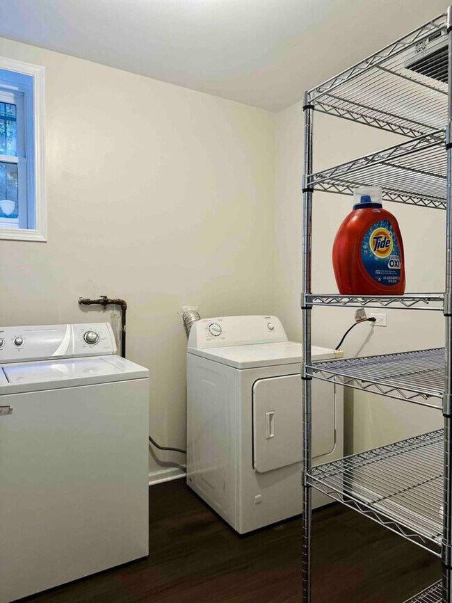 Building Photo - 1501 W Thomas St