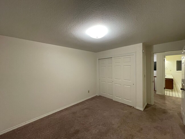 Building Photo - Luxurious 4-Bedroom Retreat with Mount Rainier Views in Dash Point