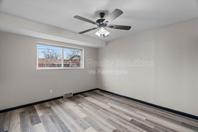 Building Photo - 5150 Wallingford Dr