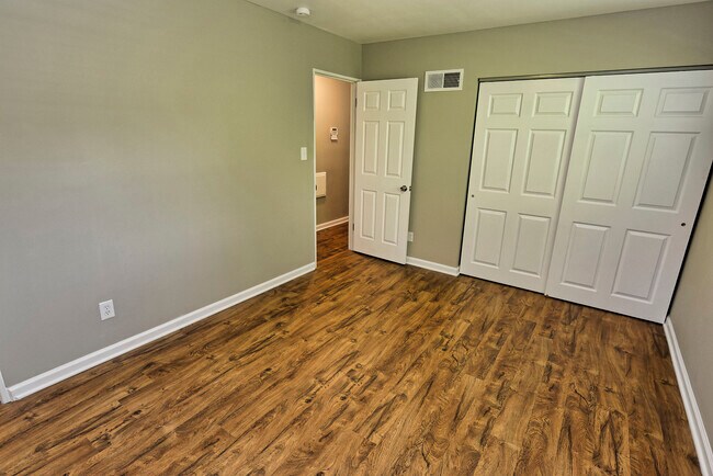 Building Photo - 2635 Netherton Dr