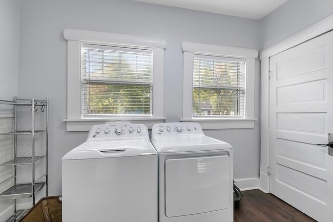 Building Photo - 244 S Volutsia Ave