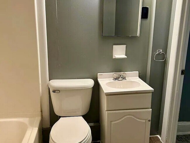 Building Photo - 25 N Washington St