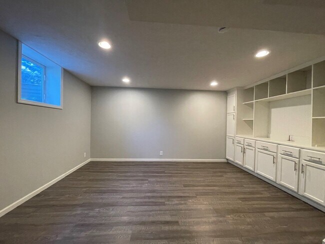 Building Photo - Home For Rent Papillion