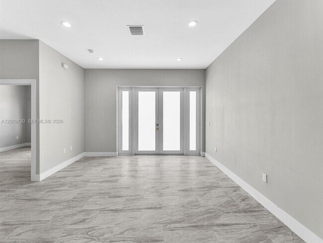 Building Photo - 313 S 13th St