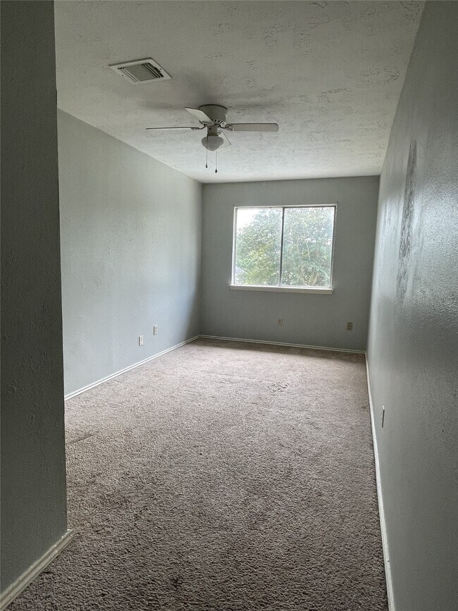 Building Photo - 3443 Nutwood Ln