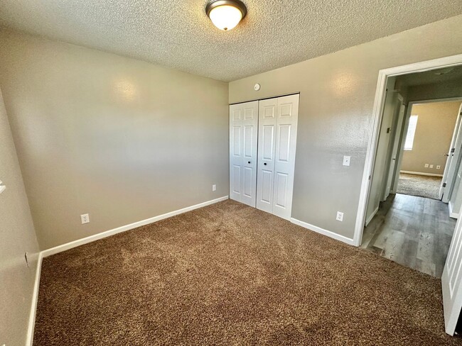 Building Photo - Welcome to Your Newly Renovated 2-Bedroom,...