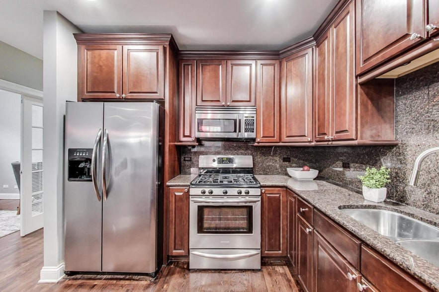 Building Photo - 453 N May St