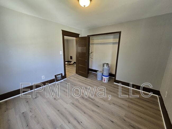 Building Photo - 124 Moir St
