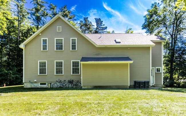 Building Photo - 12 Woodside Dr