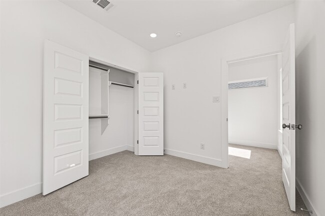 Building Photo - 5304 Lynnfield St