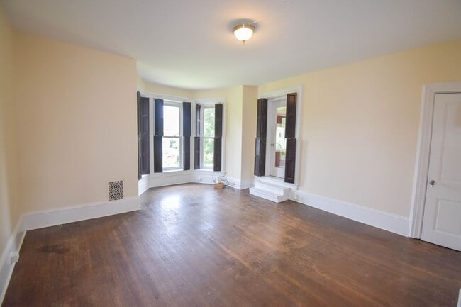 Building Photo - MT440