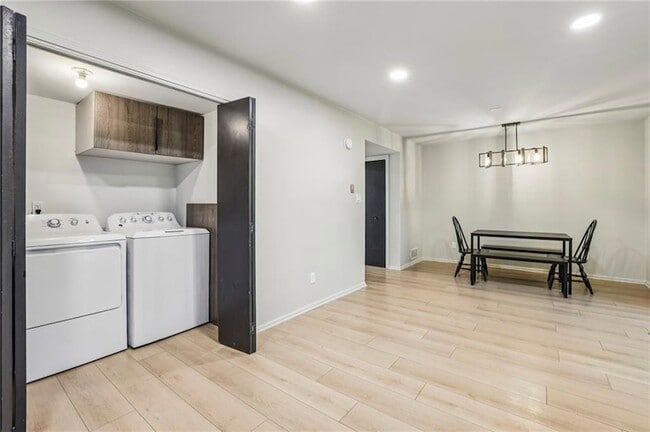 Building Photo - 2158 Wells Dr SE