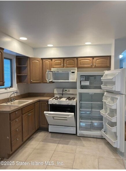 Primary Photo - 384 Purdy Ave