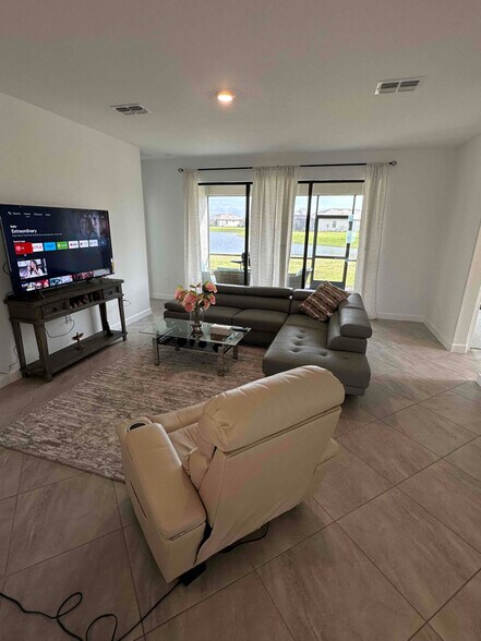 Building Photo - 4980 Seafoam Trl