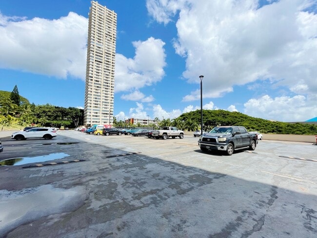 Building Photo - 1060 Kamehameha Hwy