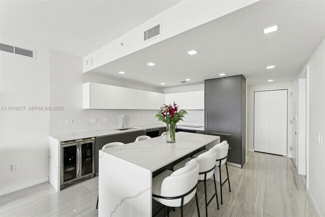 Building Photo - 3131 NE 7th Ave