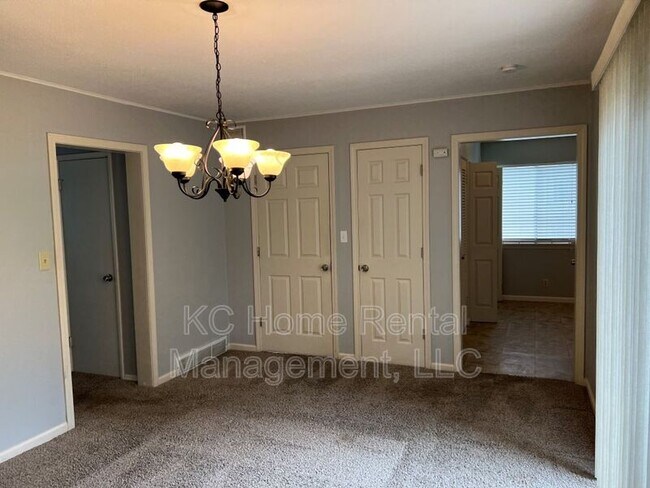 Building Photo - 9338 Bluejacket St