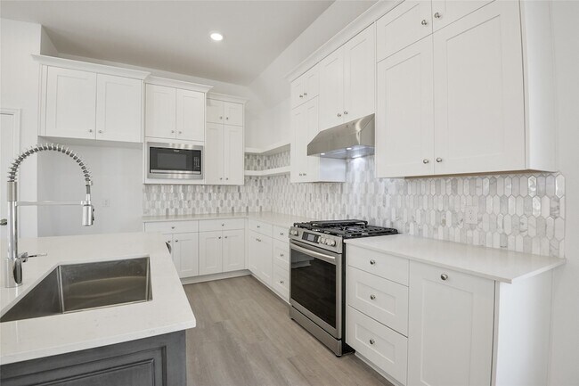 Building Photo - 28820 Bobcat Run Dr