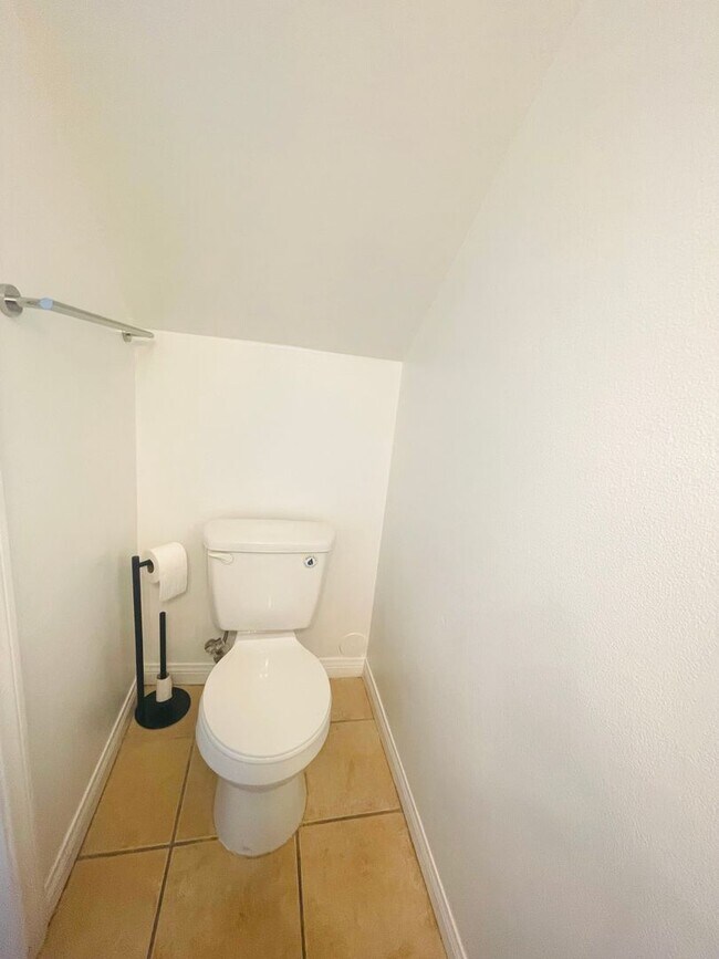 Building Photo - Todd Ranch Condo Welcome to the Todd Ranch Condo, 3-bedroom, 2-bathroom home located in the vibra...