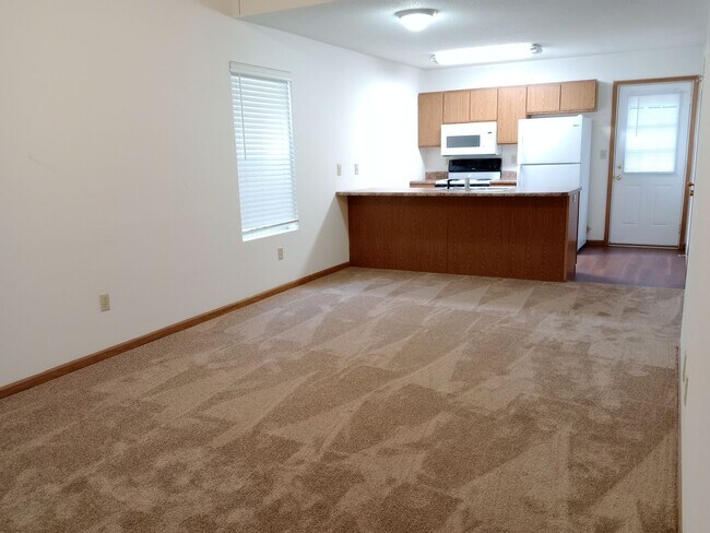 Building Photo - 3546-3548 Prescott Dr.