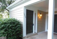 Building Photo - Bright Condo Living in Prime Fairfax Location