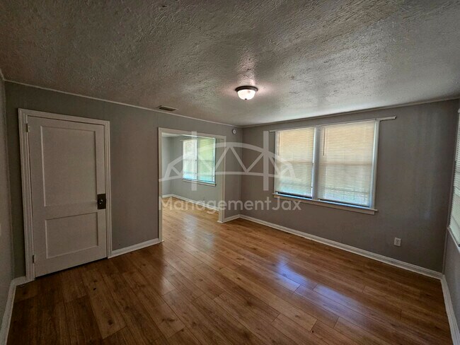 Building Photo - 2040 W 15th St