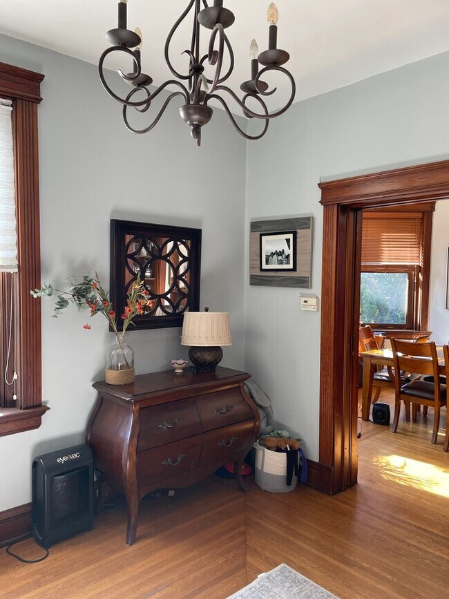 Building Photo - HYDE PARK SINGLE FAMILY HOME WITH OFF-STRE...