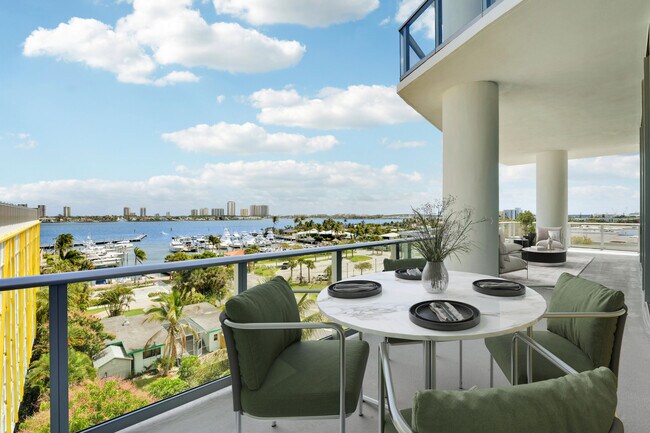 Building Photo - 220 Lake Shore Dr