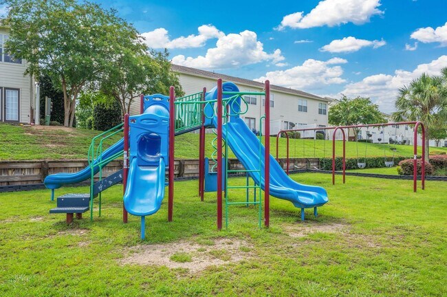 Building Photo - 2 Bedroom Townhouse in Crestview!