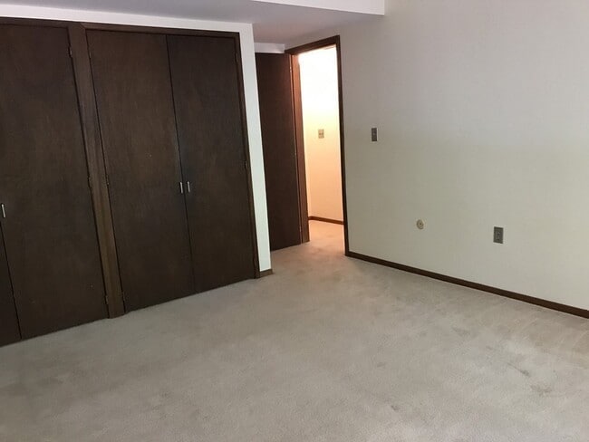 Building Photo - 604 Old Stone Brook
