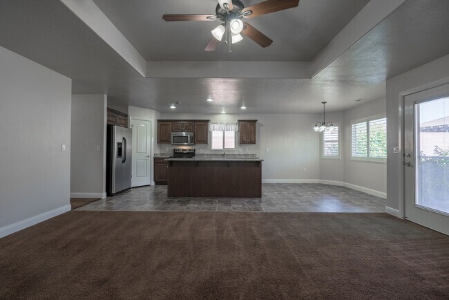Building Photo - 986 Camel Springs Dr