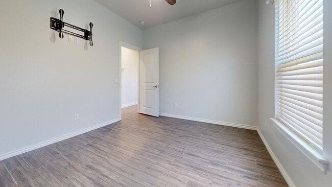 Building Photo - 13638 Northeast Lafayette Drive