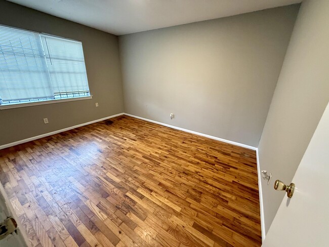 Building Photo - 1728 Felix Ave