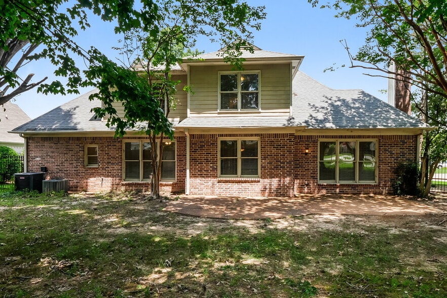 Building Photo - 8895 Linell Cove
