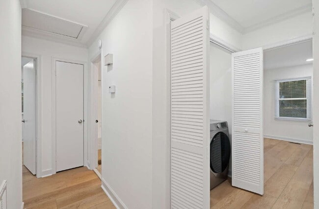 Building Photo - Updated 3-Bed Ranch w/ Modern Touches in D...