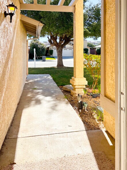 Building Photo - 4745 Karling Pl
