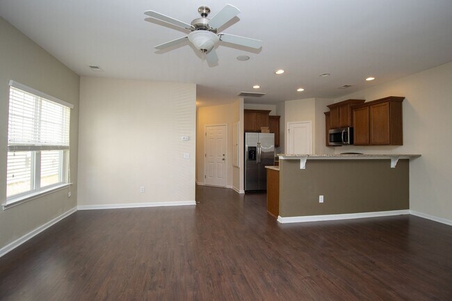 Building Photo - 106 Shumard Oak Ct