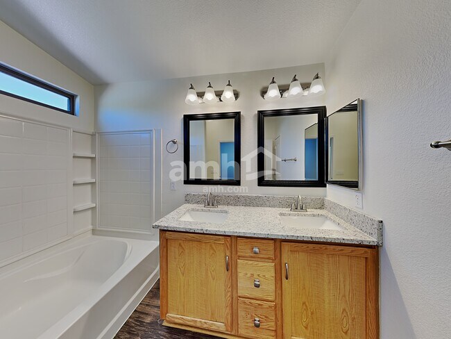 Building Photo - 7856 S Splinter Way