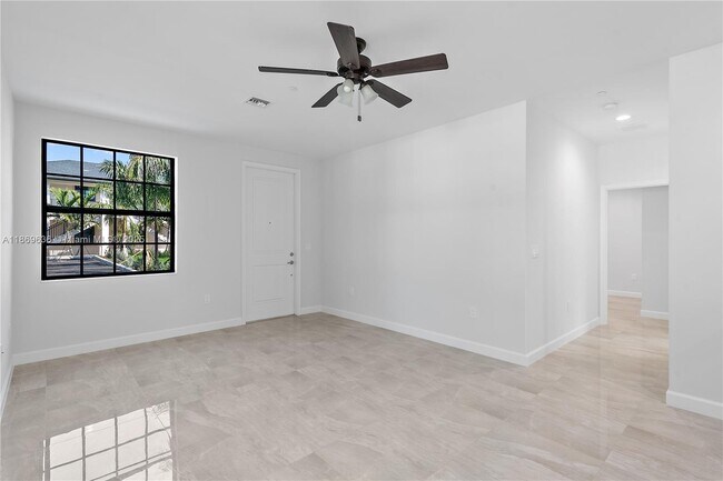 Building Photo - 5750 SW 44th St