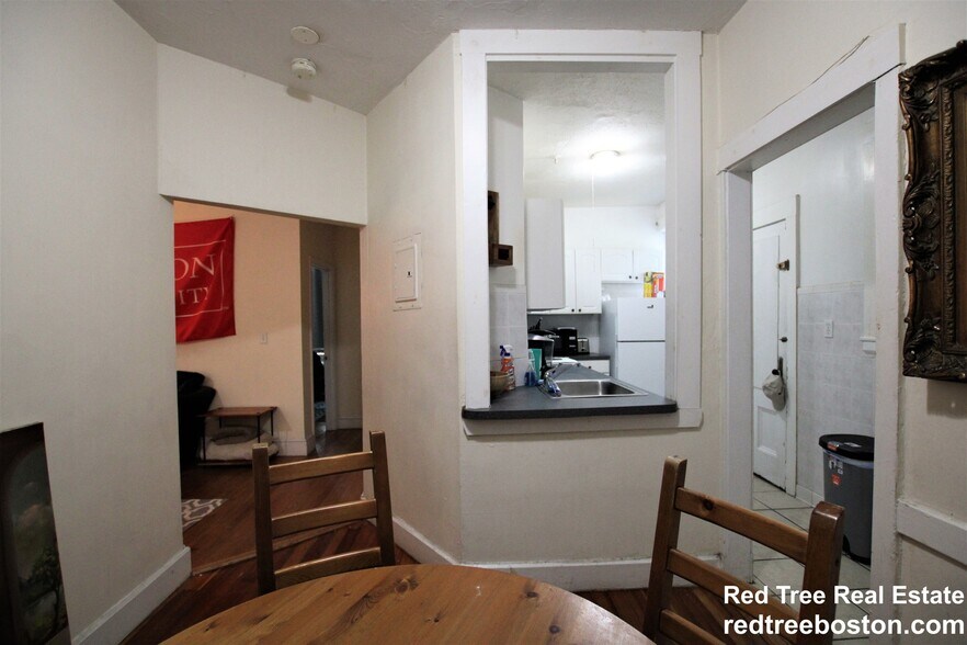 Building Photo - 316 St Paul St