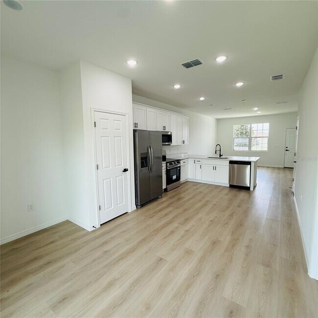 Building Photo - 602 Desmoines Ct