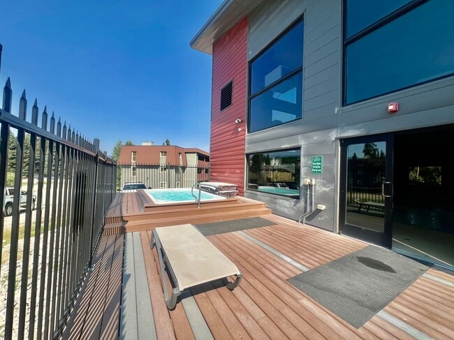 Building Photo - Beautifully updated condo in Winter Park