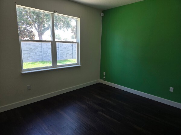 Building Photo - 922 Centaury Dr
