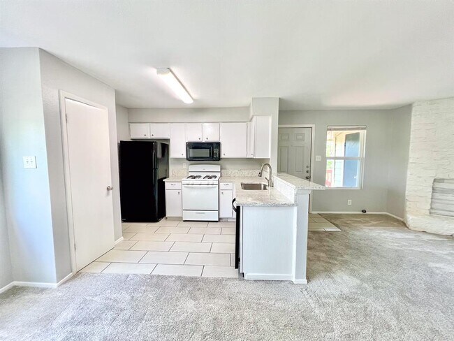 Building Photo - 9703 Roxanna Dr