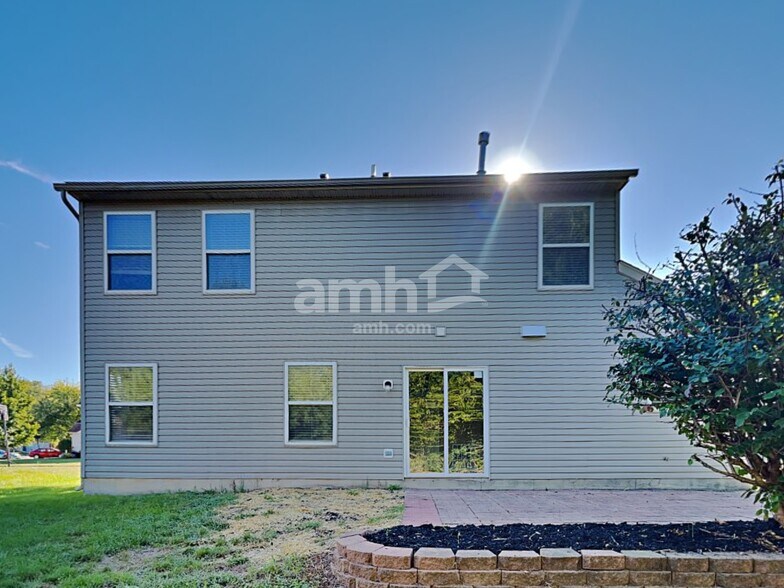 Building Photo - 127 Strawberry Fields Dr