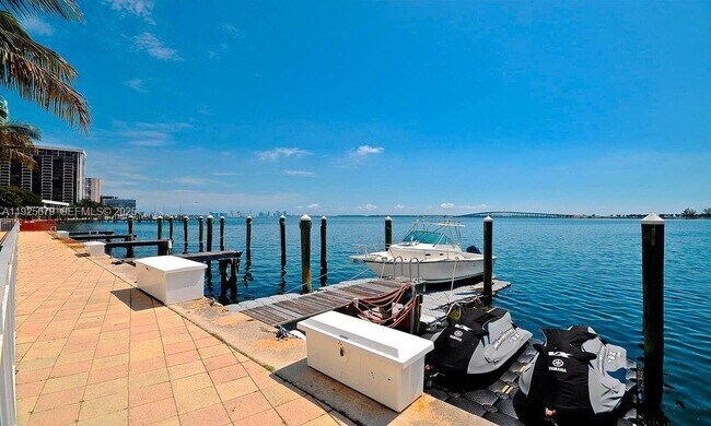 Building Photo - 2101 Brickell Ave