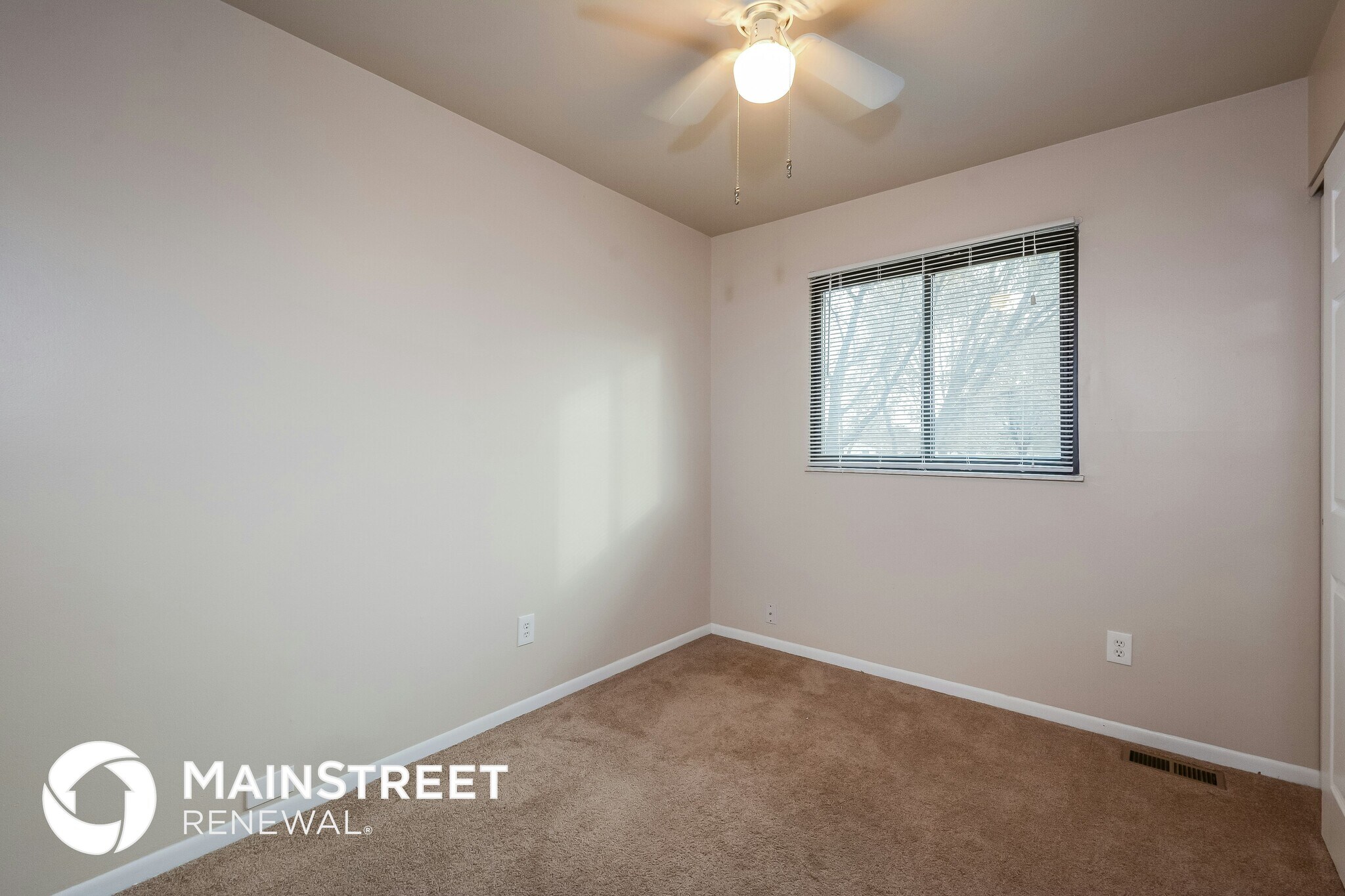 Building Photo - 2357 Englewood Ct