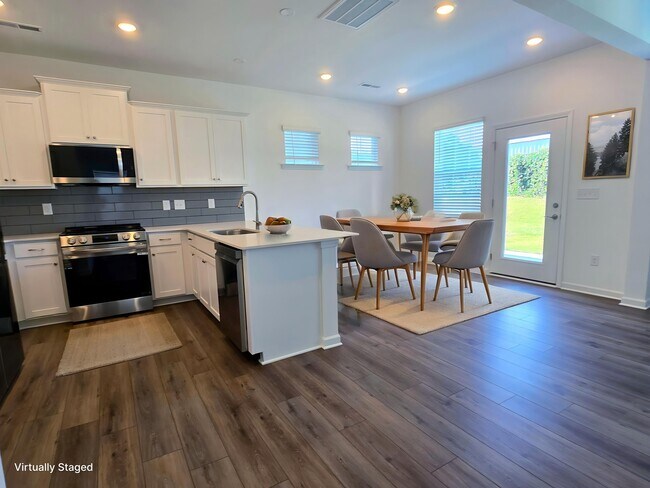 Building Photo - 5525 Hydrangea St