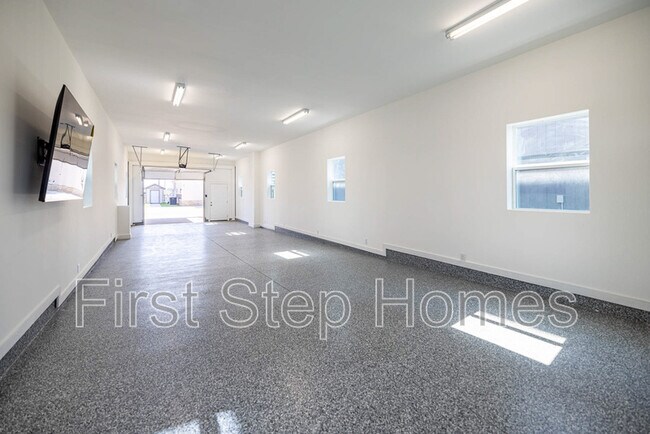 Building Photo - 175 Lamborghini Ln