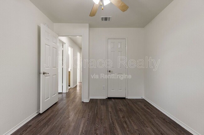 Building Photo - 10017 Barton Creek Dr